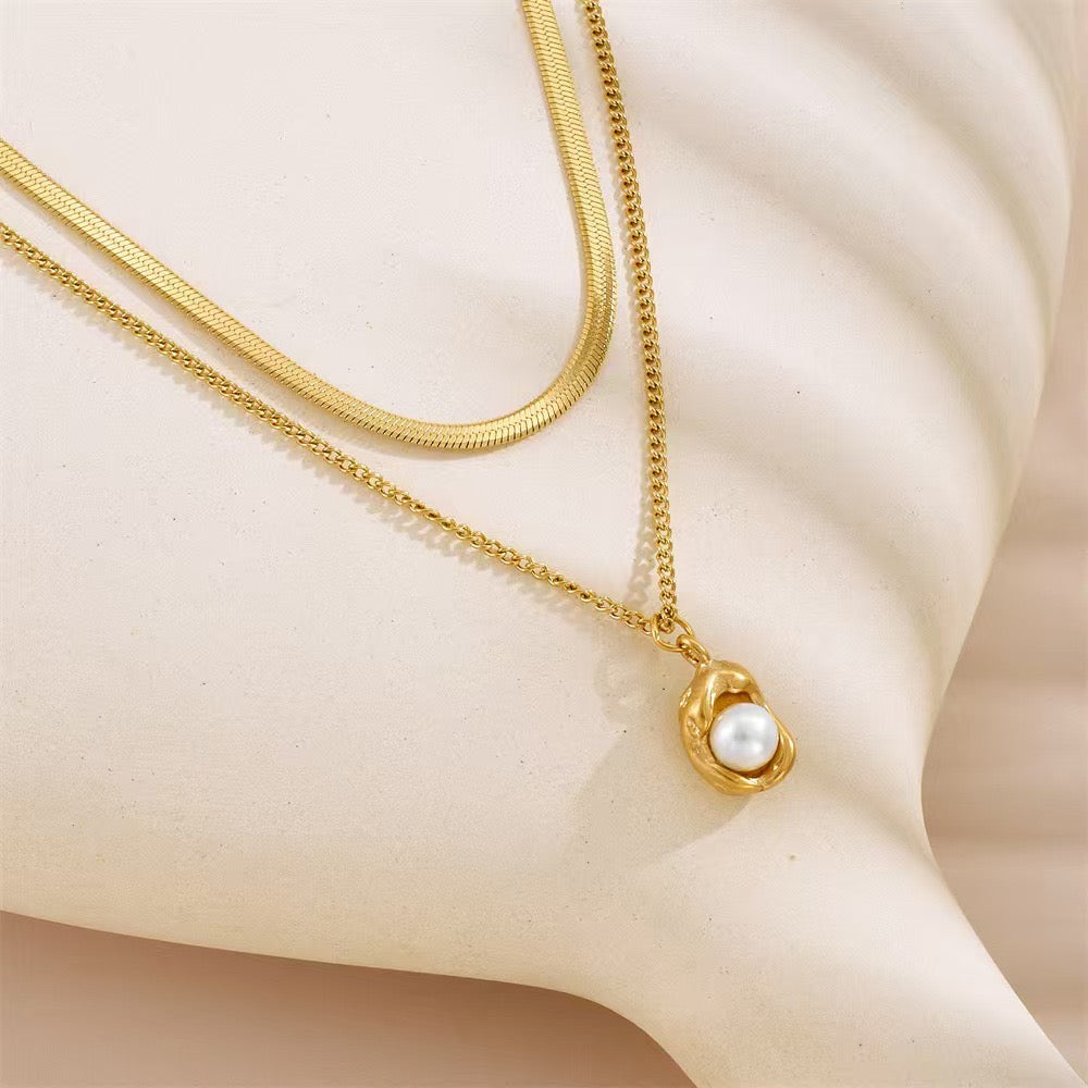 Elegant Center-Pearl Necklace
