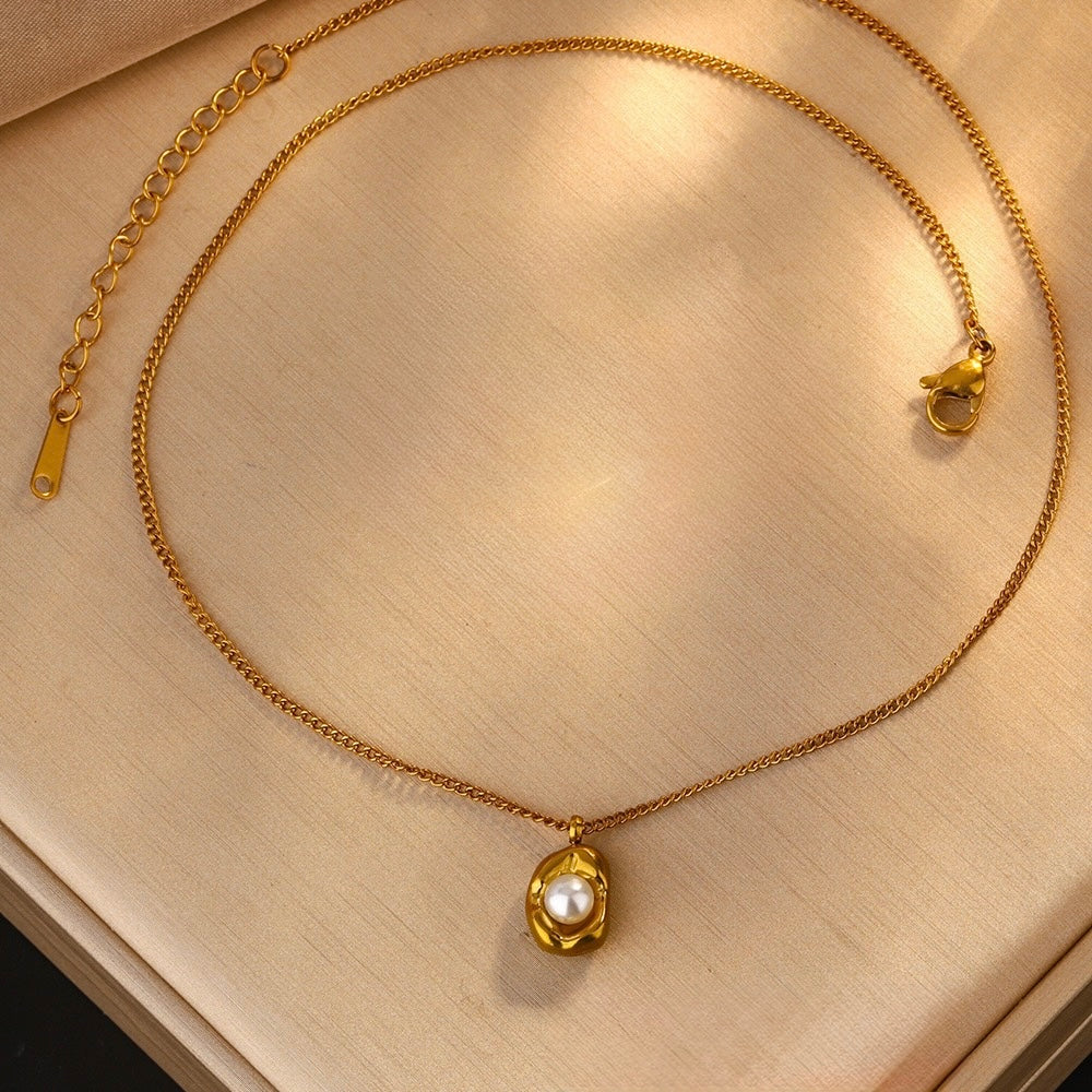 Elegant Center-Pearl Necklace